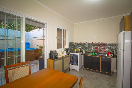 Casa à venda com 80m², 2 quartos e 2 vagas Casa à venda com 80m², 2 quartos e 2 vagasCozinha