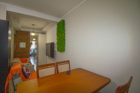 Casa à venda com 80m², 2 quartos e 2 vagas Casa à venda com 80m², 2 quartos e 2 vagasSala