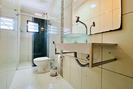 Casa à venda com 117m², 2 quartos e 1 vagaBanheiro