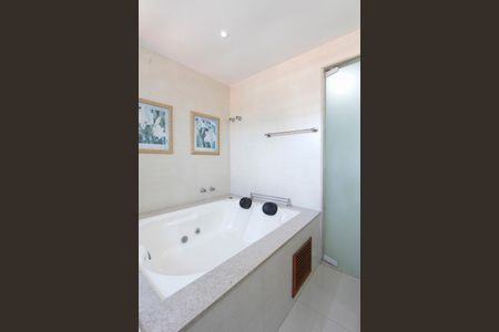 Apartamento à venda com 400m², 3 quartos e 4 vagasBanheiro Quarto 3 suíte