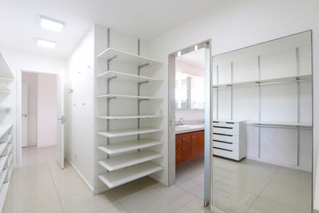 Apartamento à venda com 400m², 3 quartos e 4 vagasCloset Quarto 3 suíte