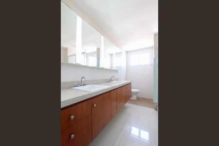 Apartamento à venda com 400m², 3 quartos e 4 vagasBanheiro Quarto 3 suíte