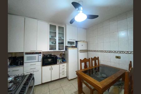 Casa à venda com 264m², 5 quartos e 3 vagasCozinha