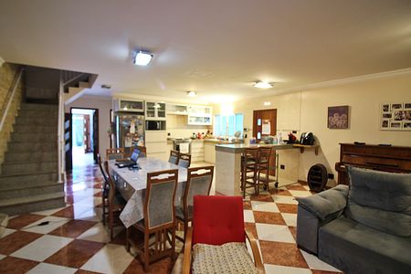 Casa à venda com 302m², 4 quartos e 3 vagasSala/Cozinha