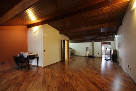 Casa à venda com 302m², 4 quartos e 3 vagasSótão