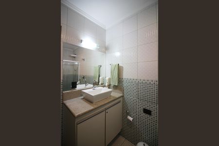 Casa à venda com 302m², 4 quartos e 3 vagasBanheiro Social 2