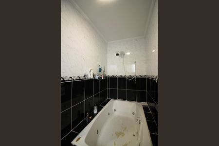 Casa à venda com 302m², 4 quartos e 3 vagasQuarto 2 - Suíte Banheiro