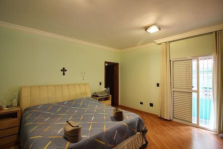 Casa à venda com 302m², 4 quartos e 3 vagasQuarto 2 - Suíte