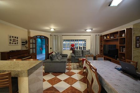 Casa à venda com 302m², 4 quartos e 3 vagasSala/Cozinha