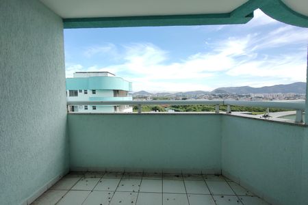 Apartamento à venda com 77m², 2 quartos e 1 vaga Apartamento à venda com 77m², 2 quartos e 1 vagaVaranda