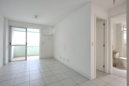 Apartamento à venda com 77m², 2 quartos e 1 vaga Apartamento à venda com 77m², 2 quartos e 1 vagaSala
