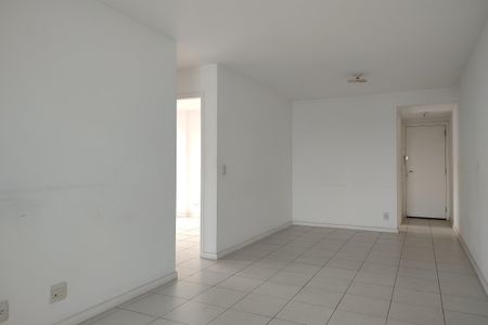 Apartamento à venda com 77m², 2 quartos e 1 vaga Apartamento à venda com 77m², 2 quartos e 1 vagaSala