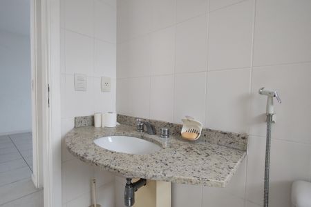 Apartamento à venda com 77m², 2 quartos e 1 vaga Apartamento à venda com 77m², 2 quartos e 1 vagaBanheiro da Suíte 2