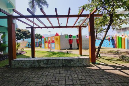 Apartamento à venda com 77m², 2 quartos e 1 vaga Apartamento à venda com 77m², 2 quartos e 1 vagaÁrea comum - Playground
