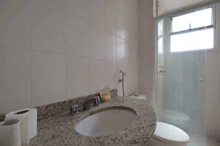 Apartamento à venda com 77m², 2 quartos e 1 vaga Apartamento à venda com 77m², 2 quartos e 1 vagaBanheiro da Suíte 2