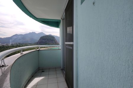 Apartamento à venda com 77m², 2 quartos e 1 vaga Apartamento à venda com 77m², 2 quartos e 1 vagaVaranda do Quarto Suíte