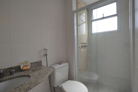 Apartamento à venda com 77m², 2 quartos e 1 vaga Apartamento à venda com 77m², 2 quartos e 1 vagaBanheiro da Suíte 2