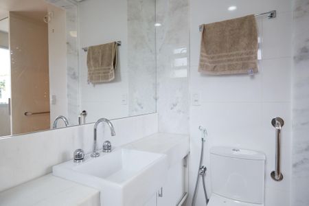 Apartamento à venda com 70m², 2 quartos e 2 vagasBanheiro da Suíte