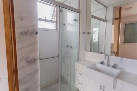 Apartamento à venda com 70m², 2 quartos e 2 vagas Apartamento à venda com 70m², 2 quartos e 2 vagasBanheiro da Suíte 1