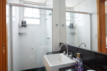 Apartamento à venda com 70m², 2 quartos e 2 vagasBanheiro da Suíte 1