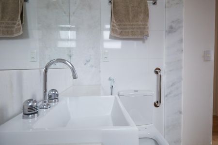 Apartamento à venda com 70m², 2 quartos e 2 vagasBanheiro da Suíte