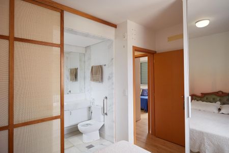 Apartamento à venda com 70m², 2 quartos e 2 vagasSuíte