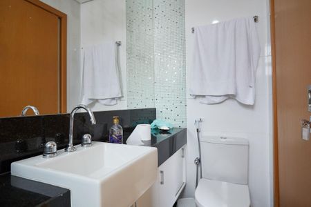 Apartamento à venda com 70m², 2 quartos e 2 vagasBanheiro da Suíte 1