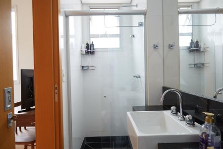 Apartamento à venda com 70m², 2 quartos e 2 vagasBanheiro da Suíte 1