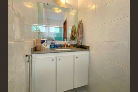 Apartamento à venda com 75m², 3 quartos e 2 vagas Apartamento à venda com 75m², 3 quartos e 2 vagasBanheiro da Suíte