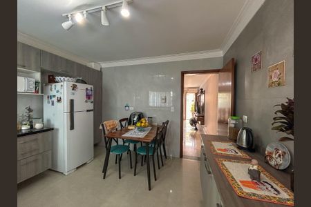 Casa à venda com 88m², 2 quartos e 2 vagas Casa à venda com 88m², 2 quartos e 2 vagasCozinha