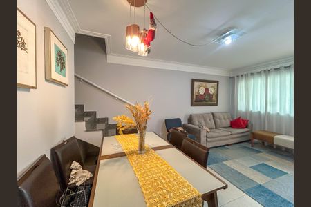 Casa à venda com 88m², 2 quartos e 2 vagas Casa à venda com 88m², 2 quartos e 2 vagasSala