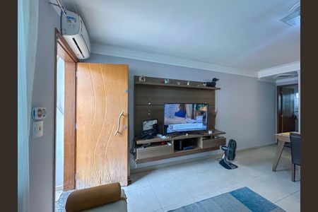 Casa à venda com 88m², 2 quartos e 2 vagas Casa à venda com 88m², 2 quartos e 2 vagasSala