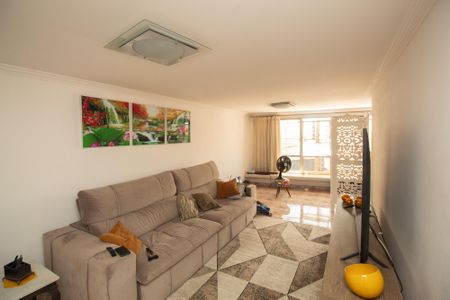 Casa à venda com 350m², 3 quartos e 2 vagasSala