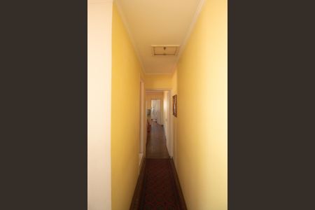 Casa à venda com 350m², 3 quartos e 2 vagasCorredor