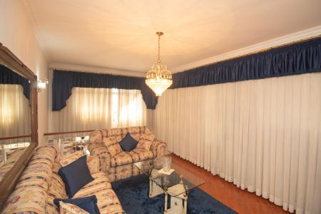 Casa à venda com 350m², 3 quartos e 2 vagasSala