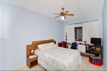 Casa à venda com 220m², 3 quartos e 2 vagasQuarto 2