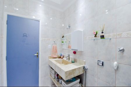 Casa à venda com 220m², 3 quartos e 2 vagasBanheiro