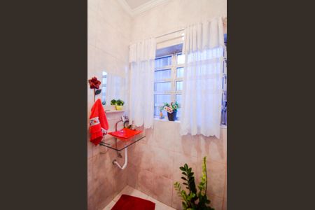 Casa à venda com 220m², 3 quartos e 2 vagasLavabo