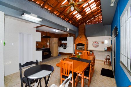 Casa à venda com 220m², 3 quartos e 2 vagasÁrea gourmet