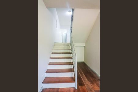 Casa à venda com 250m², 4 quartos e 3 vagas Casa à venda com 250m², 4 quartos e 3 vagasSala