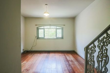 Casa à venda com 250m², 4 quartos e 3 vagas Casa à venda com 250m², 4 quartos e 3 vagasSala