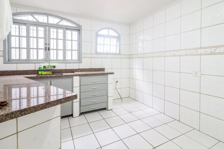 Casa à venda com 250m², 4 quartos e 3 vagas Casa à venda com 250m², 4 quartos e 3 vagasCozinha