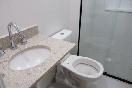 Apartamento à venda com 64m², 2 quartos e 1 vaga Apartamento à venda com 64m², 2 quartos e 1 vagaBanheiro da Suíte 1