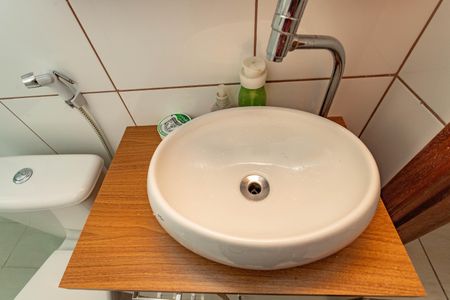 Casa à venda com 330m², 5 quartos e 3 vagasEdícula - banheiro