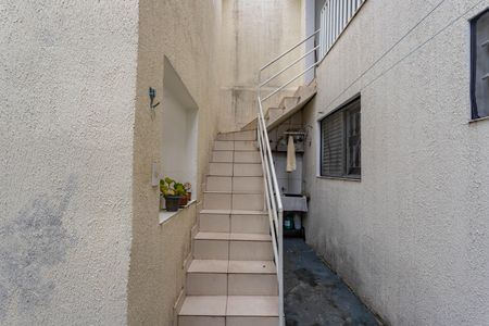 Casa à venda com 330m², 5 quartos e 3 vagasEscada