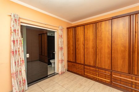 Casa à venda com 330m², 5 quartos e 3 vagasQuarto 1 - suíte