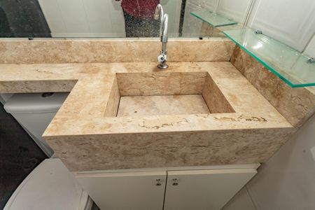 Casa à venda com 330m², 5 quartos e 3 vagasBanheiro da suíte