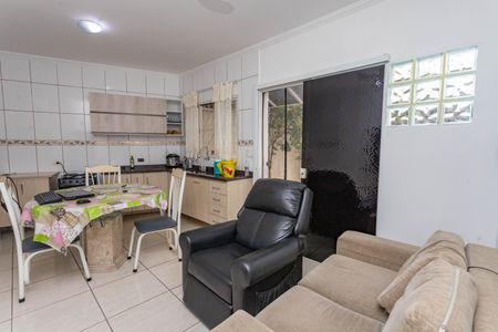 Casa à venda com 330m², 5 quartos e 3 vagasEdícula - sala / cozinha