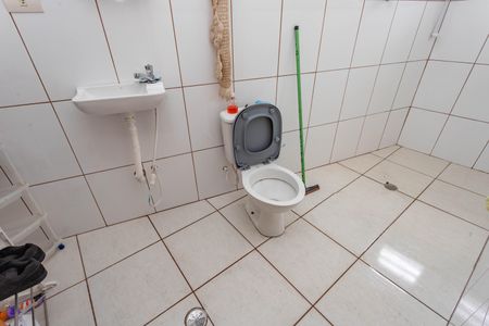 Casa à venda com 330m², 5 quartos e 3 vagasBanheiro do quartinho