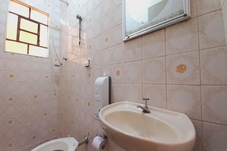 Casa à venda com 90m², 3 quartos e 2 vagasBanheiro